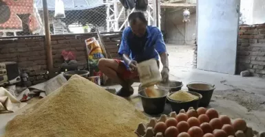 Peternak di Cianjur Buat Pakan Ayam Sendiri Saat Harga Telur Naik