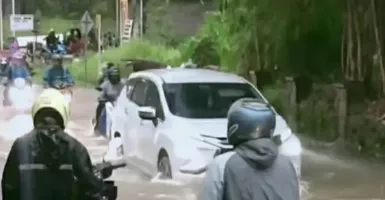 Banjir Terjadi di Gerbang Tol Sadang dan Sejumlah Ruas Jalan Purwakarta