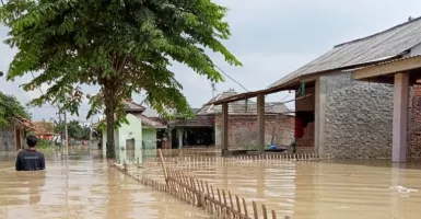 2 Sungai Meluap, Satu Desa Terendam Banjir di Karawang