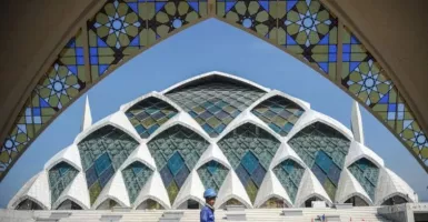 Viral Copet Berkedok Berhijab di Masjid Al Jabbar
