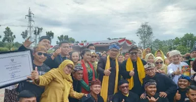 Ridwan Kamil Acungi Jempol Budaya Leuit di Sukabumi