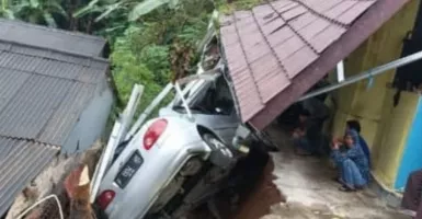 Longsor di Bogor, 2 Mobil Terperosok dan 2 Rumah Rusak Sedang