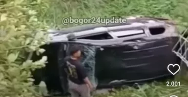 Tak Kuat Menanjak, Mobil di Bogor Masuk Jurang Sedalam 6 Meter