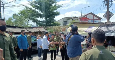 Jokowi Temukan Harga Cabai yang Melejit di Pasar Baleendah Bandung