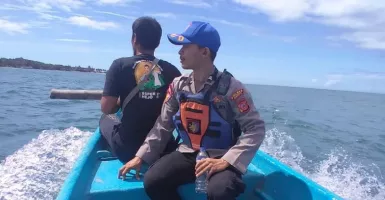 Tim SAR Cari Wisatawan Hilang di Pantai Manalusu Garut Terseret Ombak