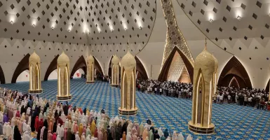 Masjid Raya Al Jabbar Bandung Gelar Salat Tarawih