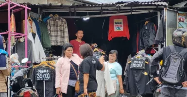 Alamak, 200 Bal Pakaian Impor Bekas di Pasar Induk Gedebage Bandung Diangkut Polisi