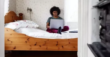 6 Alasan Mengapa Kerja dari Tempat Tidur Tidak Produktif