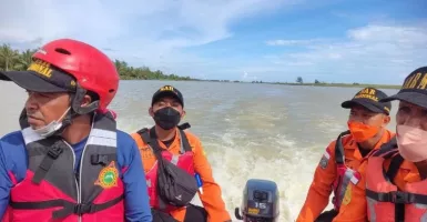 Regu Basarnas Cilacap Diterjukan Cari Bocah Tenggelam di Kebumen