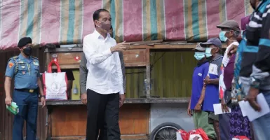 Beri BLT ke PKL Pasar Gemolong, Ini Pesan Jokowi
