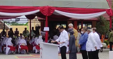 Jokowi Tinjau Vaksinasi di SDN 3 Nglinduk Grobogan