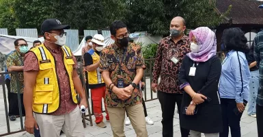 Sstt.. ke Candi Borobudur Wisatawan Harus Pakai Sandal Khusus
