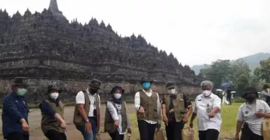 Naik ke Candi Borobudur, Pengunjung Wajib Pakai Sandal Upanat