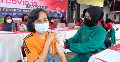 Kelenteng Tay Kak Sie Semarang Imlekan Plus Vaksin Booster, Jos!