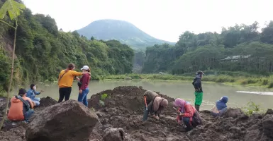 Top! Warga Hijaukan Tebing Sungai Bebeng Antisipasi Erupsi Merapi