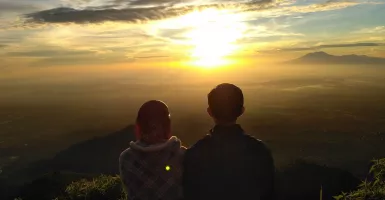 Simak 3 Tips Berburu Sunrise di Gunung Telomoyo, Indah Pol!