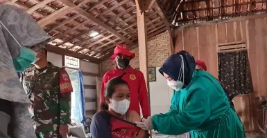 Selain Vaksinasi Massal, Binda Jateng Bagikan Sembako di Grobogan