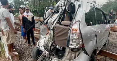 Kronologi Kecelakaan Mobil Tertabrak KA Bangunkarta di Banyumas
