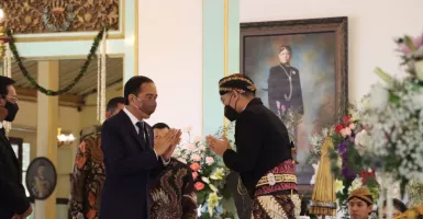 Wow! Penobatan KGPAA Mangkunegara X Dihadiri Presiden Jokowi
