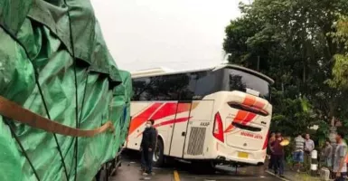 Bus vs Bus Tabrakan di Purworejo, Satu Meninggal Dunia