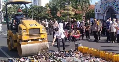 Lagi, Ribuan Botol Miras di Kudus Dimusnahkan