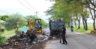 Volume Sampah Naik, DLH Batang Kerahkan Alat Berat