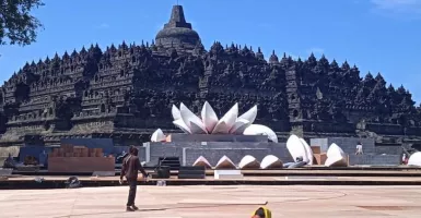 Candi Borobudur Tetap Buka Saat Prosesi Detik-Detik Waisak