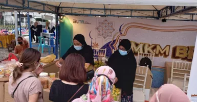 Kisah Sukses UMKM BRI, Usaha Kampung Kue Beromzet Puluhan Juta