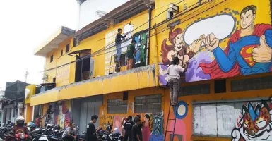 Puluhan Seniman Magelang Bikin Mural Ayo Rukun di Jl Pajajaran