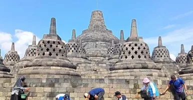 Izin Wisatawan Bisa Naik ke Candi Borobudur, Ini Kata Sandiaga Uno