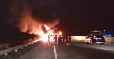 Bikin Panik! Bus Rosalia Indah Terbakar di Tol Pemalang-Pejagan