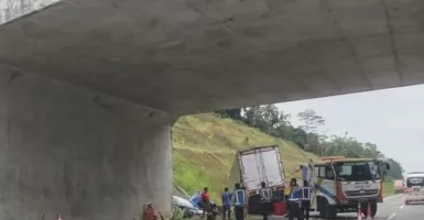 Astaga! Kecelakaan Truk di Tol Semarang-Solo, 2 Orang Tewas