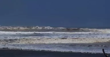 BMKG: Waspada Gelombang Tinggi di Laut Selatan Jateng 3 Hari Ini