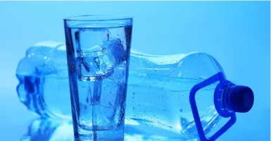 Minum Air Es Bikin Sakit Kepala? Begini Penjelasannya