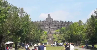 Kasus Covid-19 Melandai, 1,2 Juta Wisatawan Kunjungi Candi Borobudur