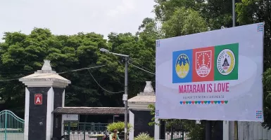 Bukti Suporter Damai, Gibran Pasang Baliho Mataram is Love di Stadion Manahan
