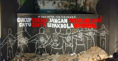 Solidaritas Tragedi Kanjuruhan, Seniman Mural Solo Bikin Ini, Pesannya Dalam Banget!