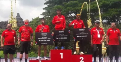 Selamat! Pelari Asal Bantul Nurshodiq Juara Borobudur Marathon 2022
