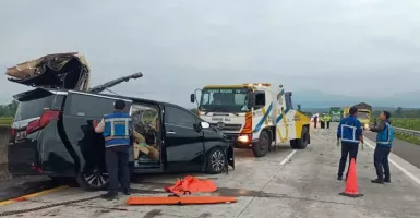 Mobil Seruduk Truk di Tol Semarang-Solo, 3 Orang Tewas