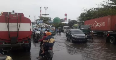 Waduh! Pelabuhan Tanjung Emas Semarang Tergenang Banjir