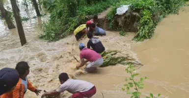 Tanggul Sungai Kaliombo Jebol, Ratusan Rumah di Pati Tergenang Banjir