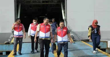Pertamina Kirim BBM ke Karimunjawa Naik Kapal Perang Makassar-590