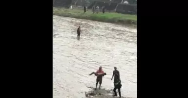 Hilang Tenggelam Sejak Jumat, Bocah Ditemukan Meninggal di Sungai Gelis Kudus