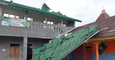 Angin Puting Beliung Terjang 2 Desa di Cilacap, Ratusan Bangunan Rusak
