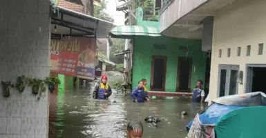 Waduh! Banjir di Solo Terjang 15 Kelurahan, Sebagian Warga Mengungsi