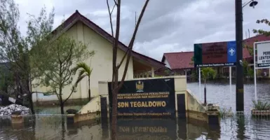 Bikin Sedih! Kebanjiran, 13 Sekolah di Pekalongan Terpaksa Diliburkan