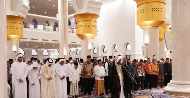 Wakil Presiden Ma’ruf Amin Salat Subuh Perdana, Masjid Sheikh Zayed Solo Resmi Dibuka untuk Umum