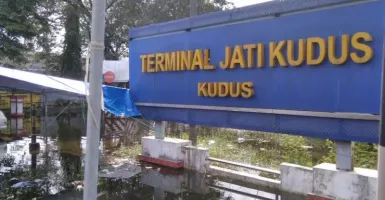 Terminal Jati Kudus Kebanjiran, Naik Turun Penumpang Bus Dipindah