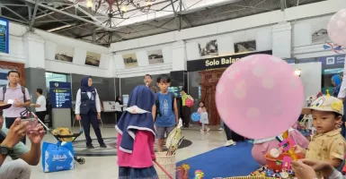 Meriahkan Hari Anak, Daop 6 Gelar Pameran Permainan Tradisional di Stasiun Solo Balapan