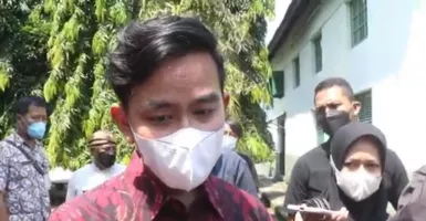 Batal Ikut Demo, Gibran Pantau CCTV